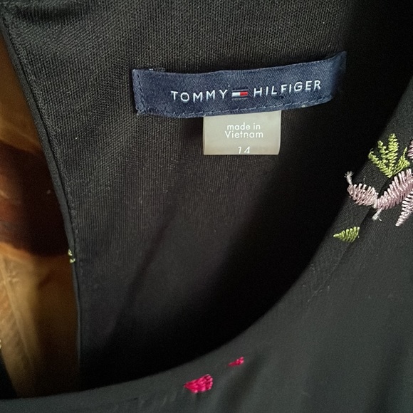 TOMMY HILFIGER Black with Embroidered Flowers Sleeveless Dress Size 14 - Picture 4 of 8